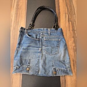Upcycled Denim Shoulder Bag – Vintage Jeans Tote with Black HandlesDescription